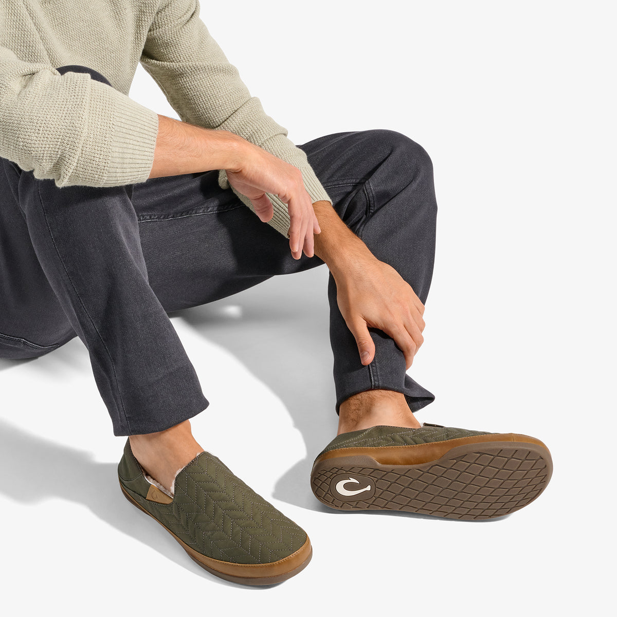 OluKai Hanohano Men’s Waxed Canvas Slippers - Men