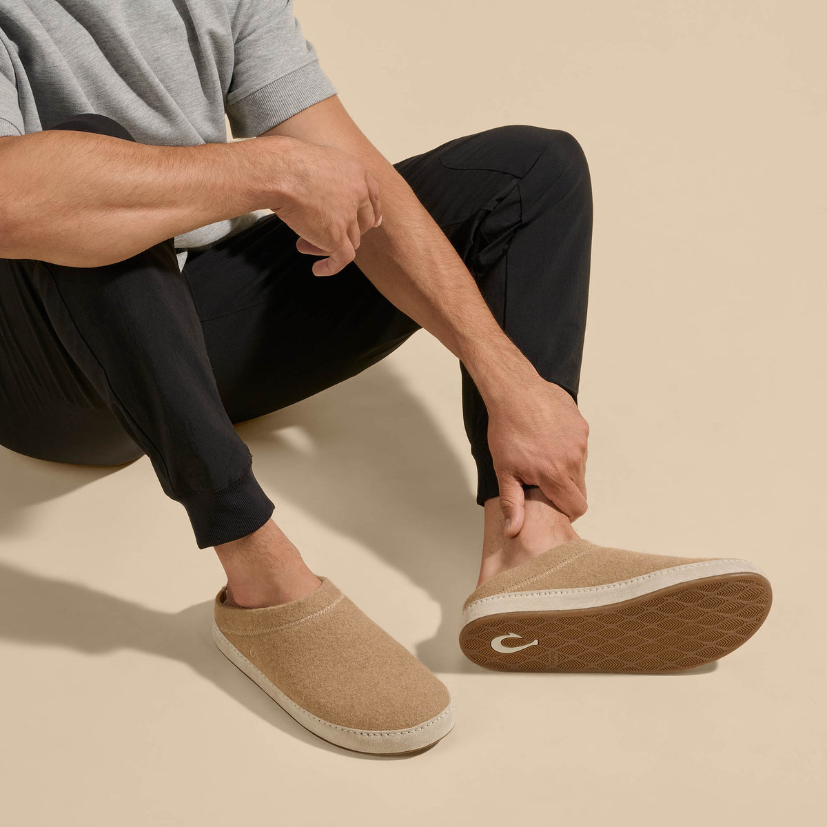 OluKai Hāmani Hulu Men’s Wool Mule Slippers - Men