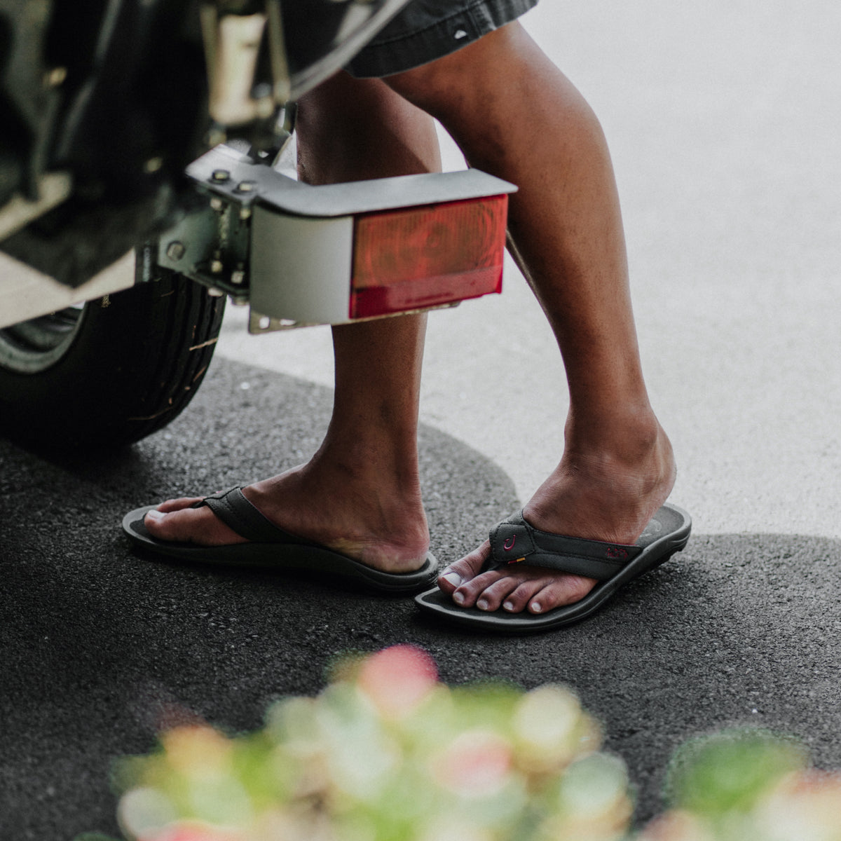 OluKai Kīpī Men’s Comfortable Beach Sandals - Men