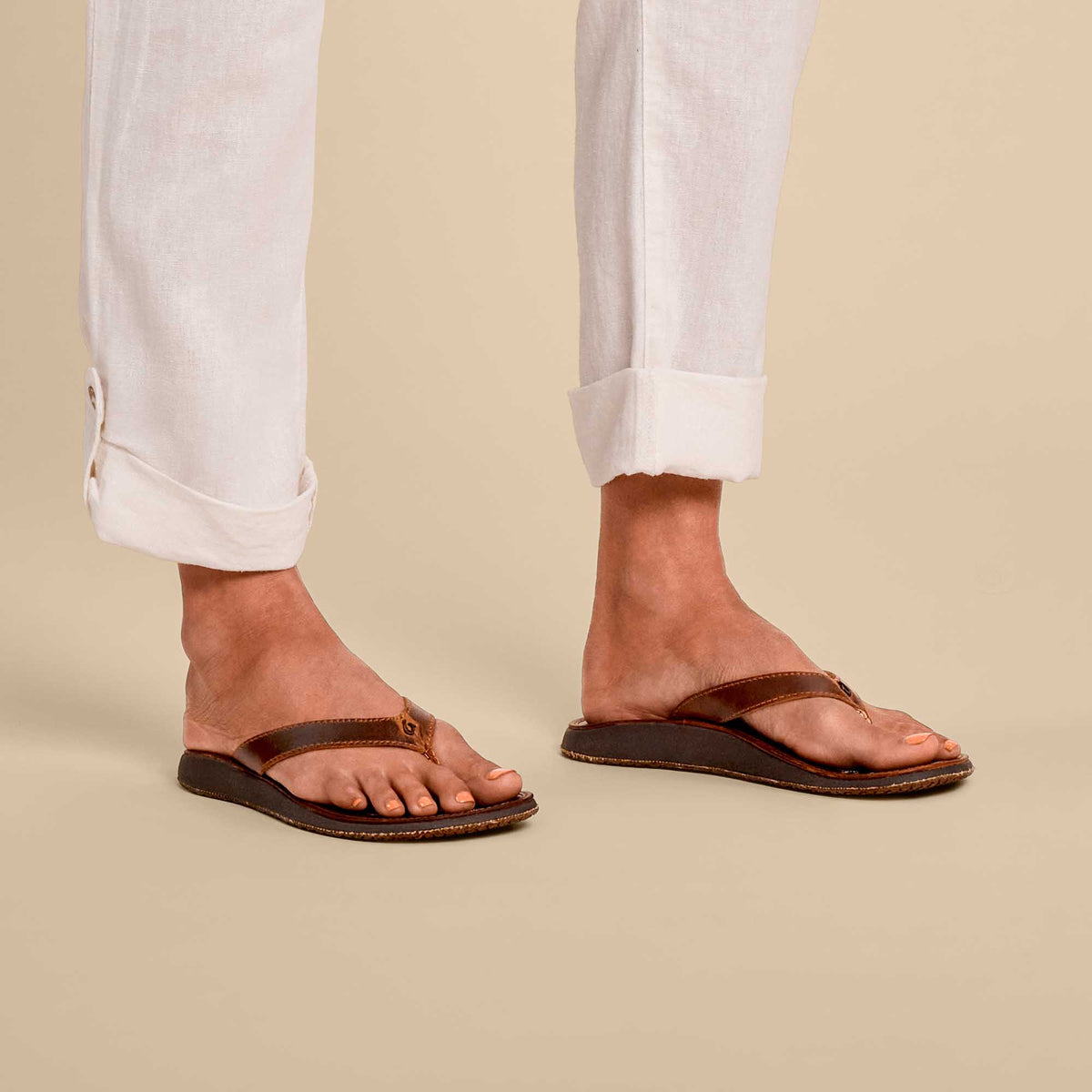 OluKai Paniolo Women’s Leather Beach Flip Flops - Women
