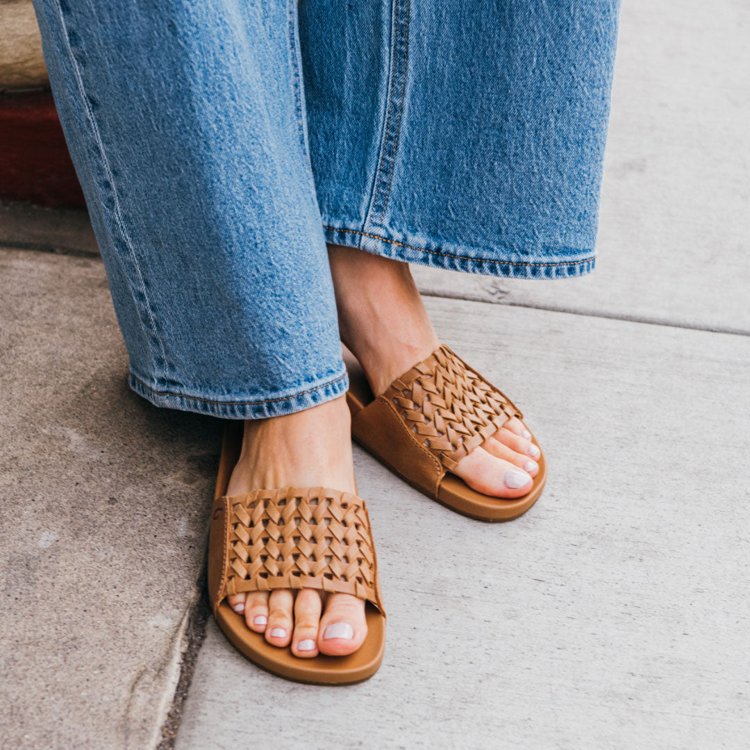 OluKai Kāmola Women’s Leather Slide Sandals - Women